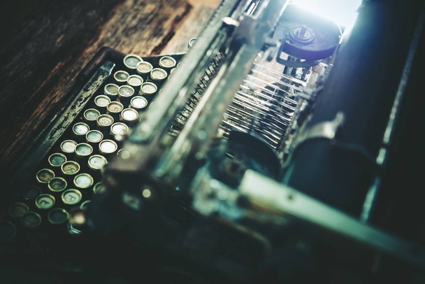 Machine à écrire vieillie
 - Photo, image