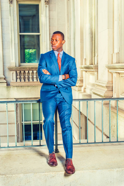 Πορτρέτο του νεαρός αφρικανική αμερικανική επιχειρηματίας της Νέας Υόρκης. - Φωτογραφία, εικόνα