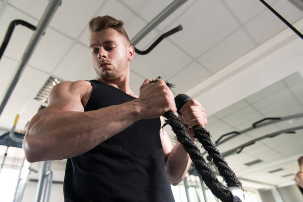 Muscular Man Exercising Biceps - Foto, afbeelding