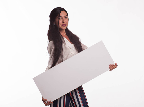 Young happy woman showing presentation, pointing on placard - Foto, imagen