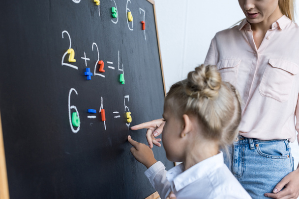 mother and daughter learning numbers - Foto, imagen