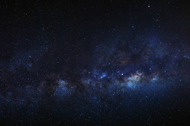 Kainatta yıldızlar ve uzay tozuyla Samanyolu Galaksisi - Fotoğraf, Görsel