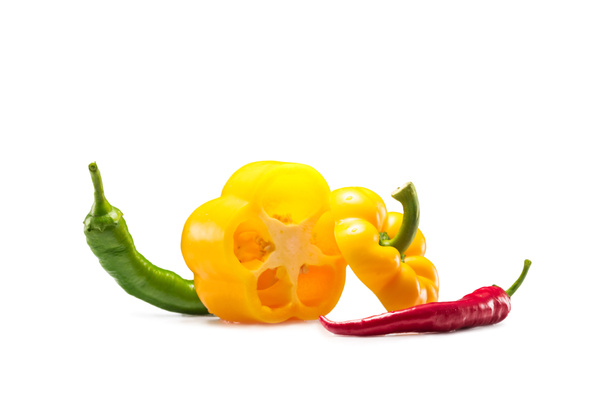 Διαφορετικά φρέσκα πιπέρια - Φωτογραφία, εικόνα