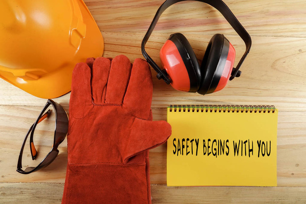Équipement de sécurité de construction standard
 - Photo, image