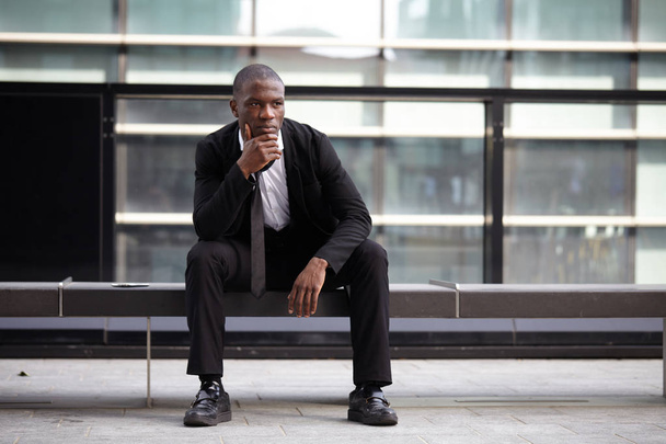 Confident black businessman outdoor - Foto, Imagem