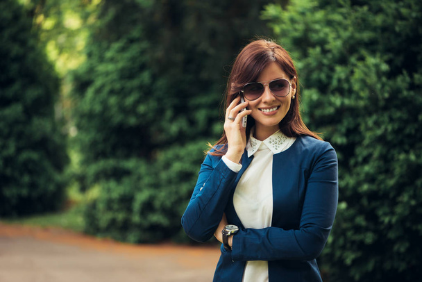 Attractive businesswoman using smartphone - Fotografie, Obrázek