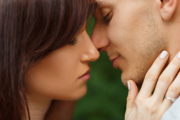 Couple kissing happiness fun. Interracial young couple - Foto, imagen