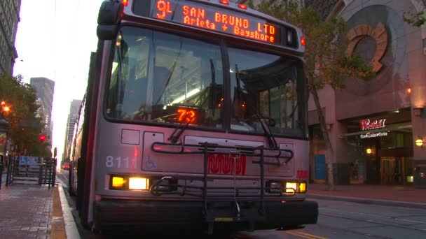 Bus urbains à San Francisco
 - Séquence, vidéo