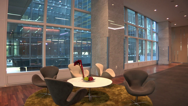 Lobby del edificio de oficinas
 - Metraje, vídeo
