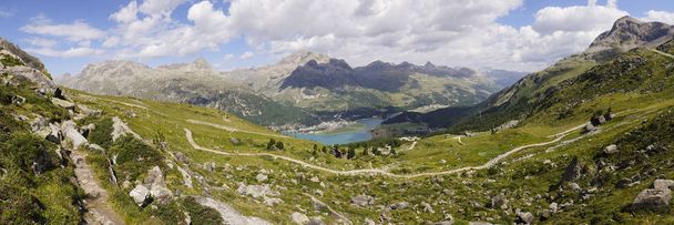 Völgy-a gyönyörű "Engadin", Graubunden, Svájc - Fotó, kép