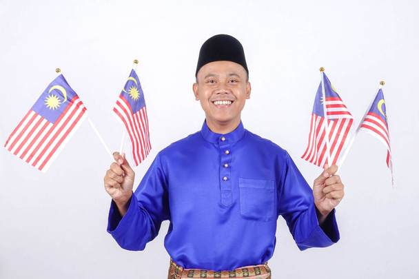 Ασιατικές νεαρός με σημαία της Μαλαισίας εθνική ημέρα εορτασμού. - Φωτογραφία, εικόνα
