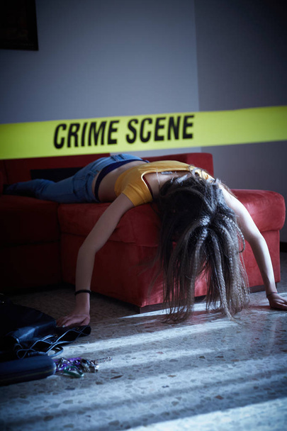 Crime scene simulation. Body of the dead college girl - Foto, afbeelding
