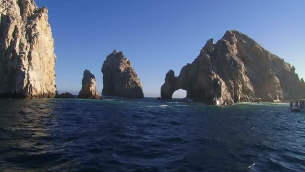Cabo San Lucas, Meksiko näkökulmasta ajettaessa ulos Arch Land 's End
. - Materiaali, video