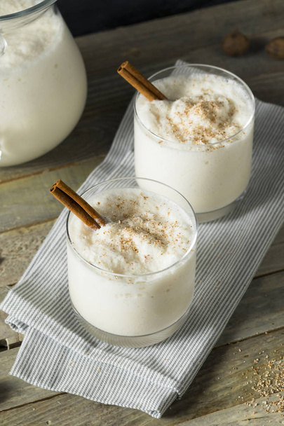 Homemade Frozen Bourbon Milk Punch - Foto, immagini