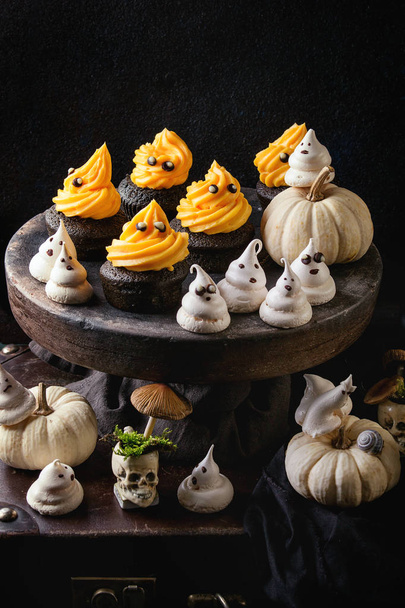 Halloween decorated sweet table - Фото, изображение