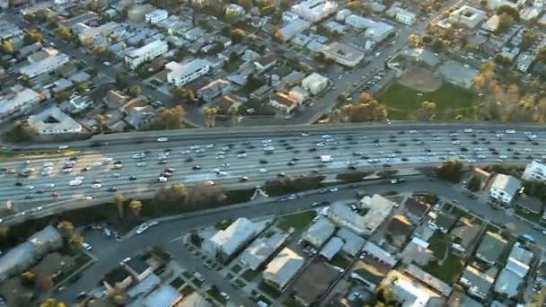 Aerial footage of Los Angeles freeways and suburbs - Imágenes, Vídeo