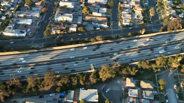 Aerial footage of Los Angeles freeways and suburbs - Materiaali, video