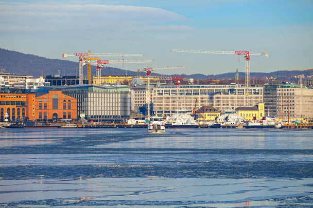 Pohled na Aker Brygge, moderní část města Oslo. Marina a budovy. - Fotografie, Obrázek