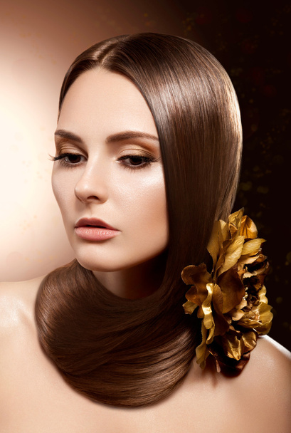 Fashion Brunette . Beautiful Makeup, Healthy Brown Hair. Flower - Fotografie, Obrázek