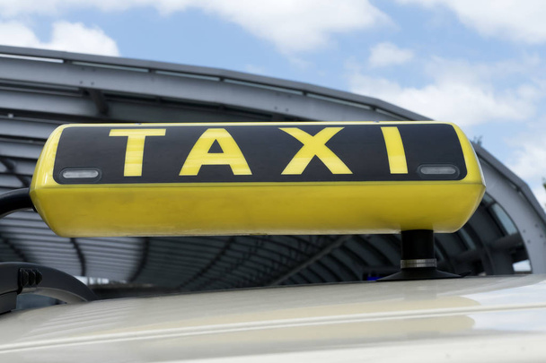 Taxi Sign in Alemania
 - Foto, imagen