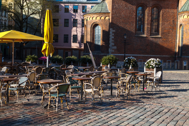 Straßencafé auf dem Platz der Altstadt (Riga, Lettland) - Foto, Bild