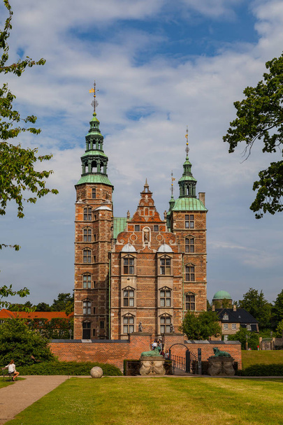 Rosenborg castle, Copenhagen. Sunny summer day view. - 写真・画像