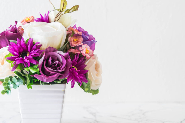 bouquet flowers in vase - Foto, immagini