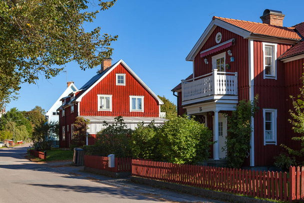 Red Swedish typical house in small town Hedemora - Fotografie, Obrázek