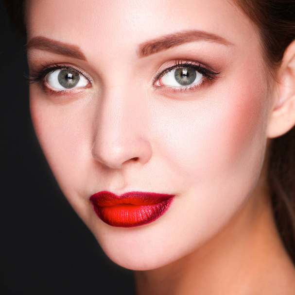 Close up portrait of beautiful young woman face - Fotografie, Obrázek