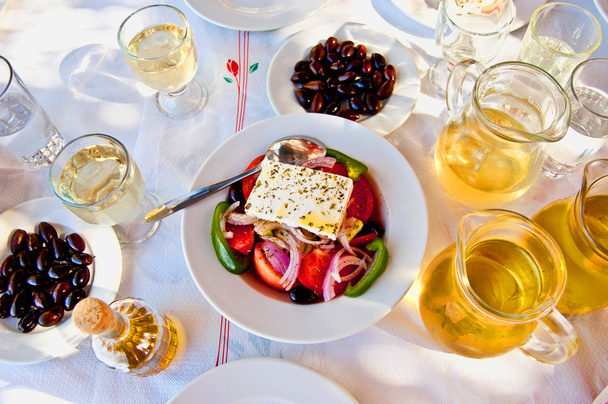 Görög saláta fehér bor - Fotó, kép
