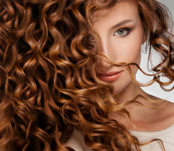 Gyönyörű hajú asszony - Fotó, kép
