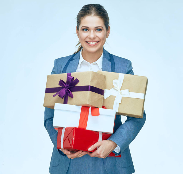 woman in business suit holding boxes  - Fotoğraf, Görsel