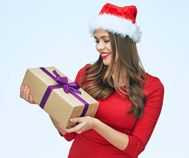 businesswoman in christmas hat holding box   - Foto, Imagem