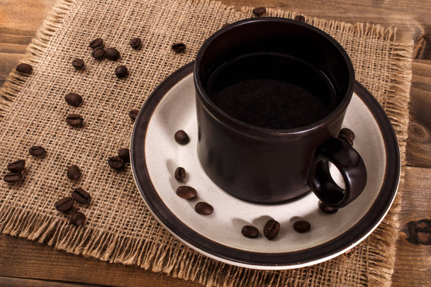 café negro y frijoles en yute
 - Foto, imagen