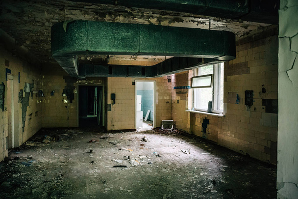 eski bir binanın karanlık sanayi iç - Fotoğraf, Görsel