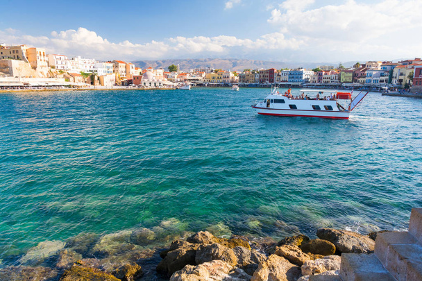 Zobacz na zabytkowego, weneckiego portu Chania, Crete, Grecja - Zdjęcie, obraz