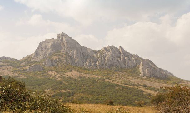 Interesting rocky tops of the mountains - Fotografie, Obrázek