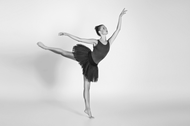 Ballerina im schwarzen Tutu-Rock - Foto, Bild