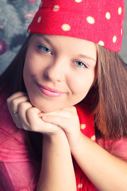 Beautiful young girl in winter clothes - Foto, Bild