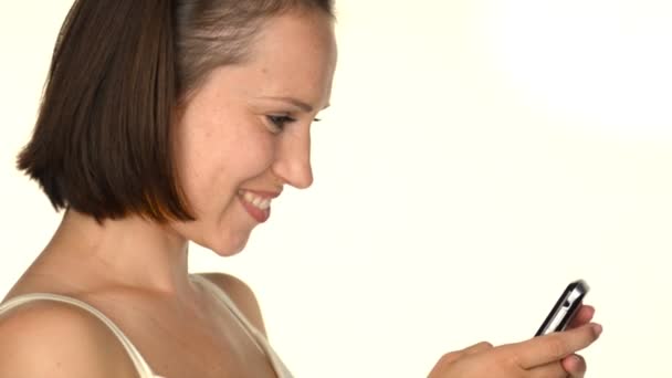 Woman typing sms - Záběry, video