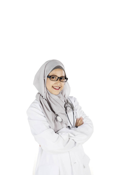 Muslim female doctor smiling at camera - Foto, Bild