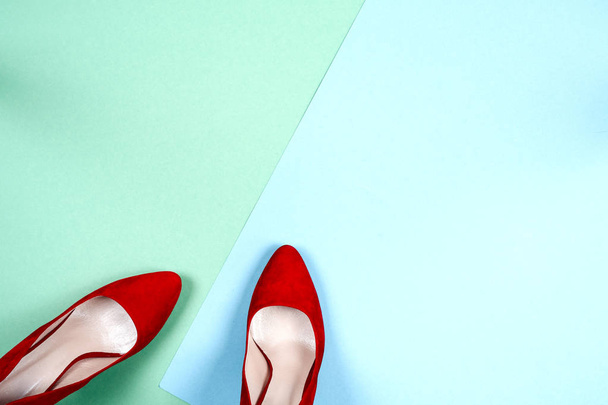 Moda, zapatos femeninos diferentes en tacones altos
 - Foto, Imagen