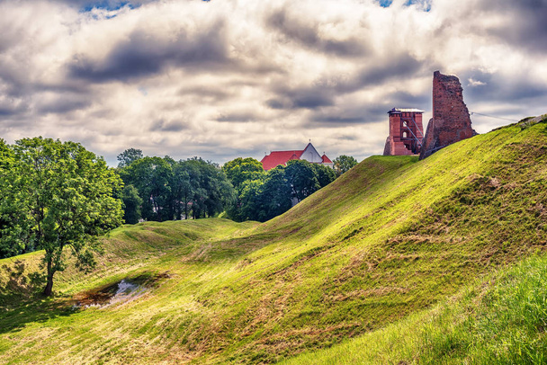 Λευκορωσία: ερείπια της Navahrudak, Naugardukas, Nowogrodek, Novogrudok κάστρο - Φωτογραφία, εικόνα