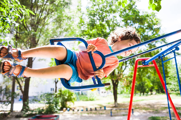 child is having fun on the swing. - Foto, imagen