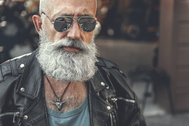 Confident bearded man near garage - Foto, Imagen