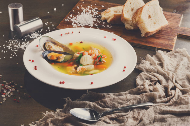 French seafood soup with white fish, shrimps and mussels in plat - Zdjęcie, obraz