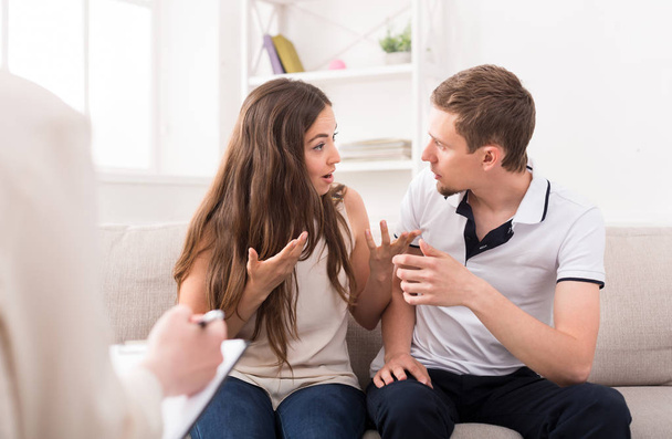 Young couple arguing during therapy session - 写真・画像