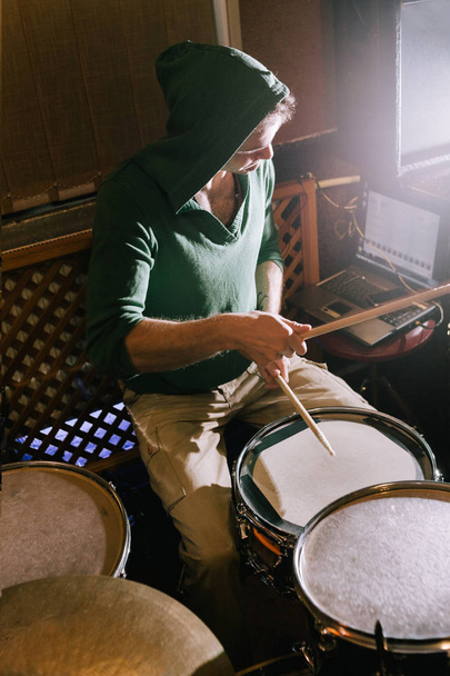 Drummer recording drums in music studio - Valokuva, kuva