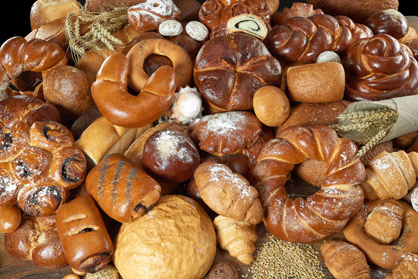 Assorted breads isolated on white - Foto, Imagen