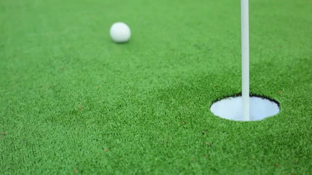 Täydellinen golf putt
 - Materiaali, video